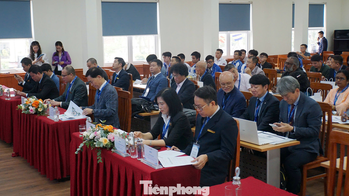 Hàng chục chuyên gia, nhà khoa học đến từ nhiều quốc gia trên thế giới dự hội thảo. Hàng chục chuyên gia, nhà khoa học đến từ nhiều quốc gia trên thế giới dự hội thảo.