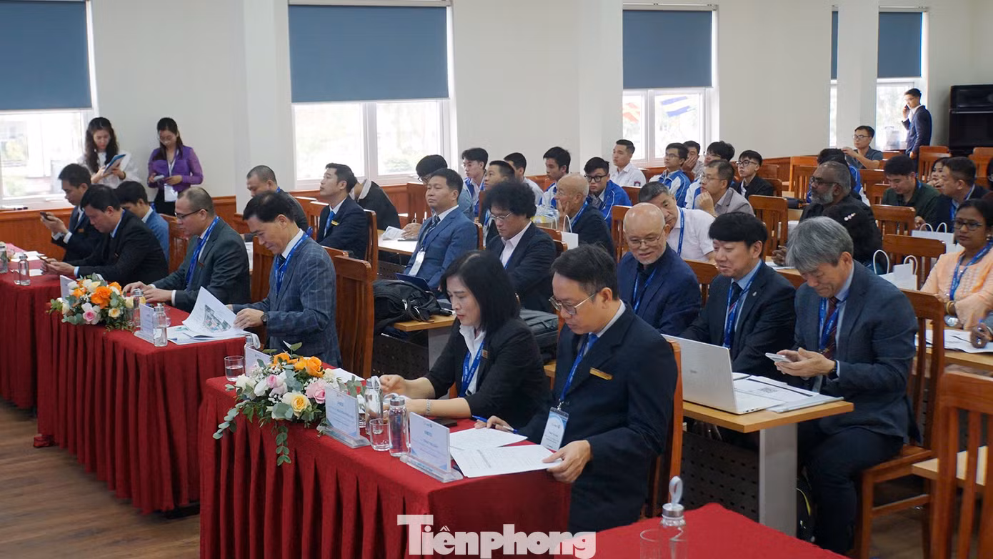 Hàng chục chuyên gia, nhà khoa học đến từ nhiều quốc gia trên thế giới dự hội thảo.
