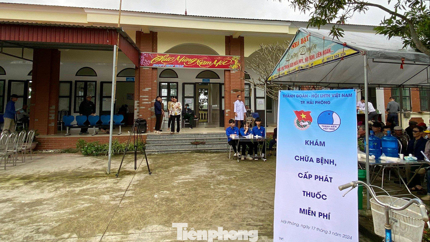 Hoạt động thăm khám chữa bệnh, cấp thuốc miễn phí cho người có hoàn cảnh khó khăn tại nhiều địa phương ở Hải Phòng. Hoạt động thăm khám chữa bệnh, cấp thuốc miễn phí cho người có hoàn cảnh khó khăn tại nhiều địa phương ở Hải Phòng.