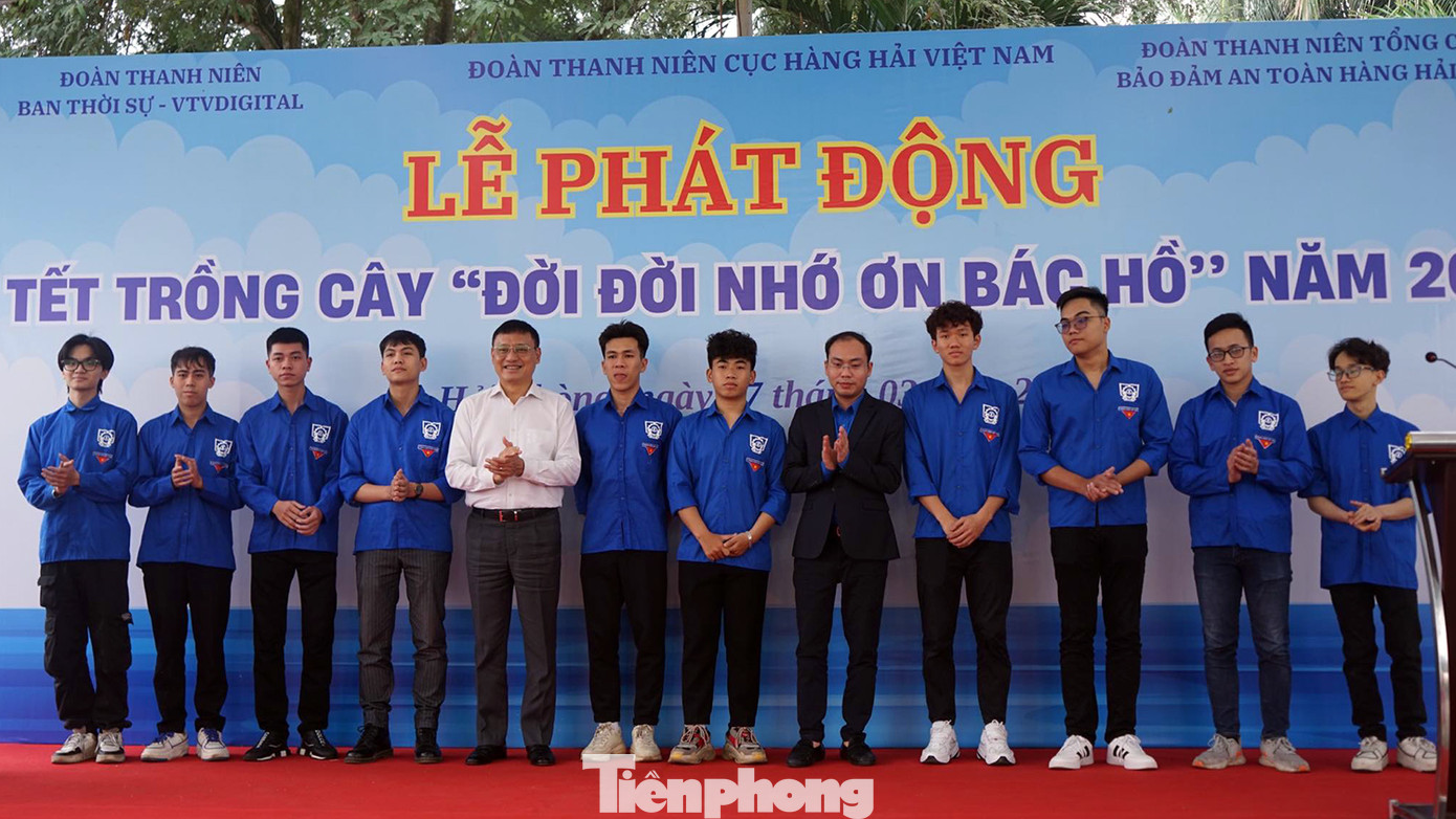 Đoàn thanh niên Bộ GTVT phối hợp với các đơn vị và Thành Đoàn Hải Phòng hưởng ứng "Tết trồng cây" tại huyện Cát Hải. Đoàn thanh niên Bộ GTVT phối hợp với các đơn vị và Thành Đoàn Hải Phòng hưởng ứng "Tết trồng cây" tại huyện Cát Hải.