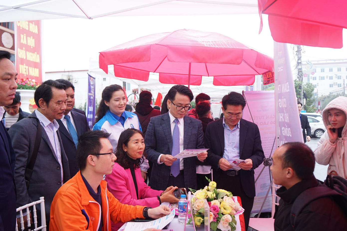 Ngày hội tư vấn việc làm cho hơn 400 đoàn viên thanh niên, người lao động với nhiều lĩnh vực nghề nghiệp đa dạng tại Hải Phòng.