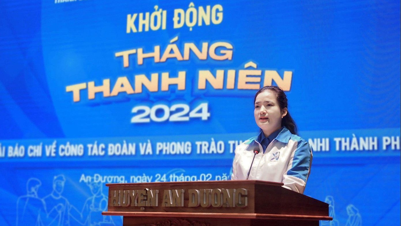Chị Vương Toàn Thu Thủy - Bí thư Thành Đoàn Hải Phòng phát biểu tại buổi Lễ khởi động Tháng Thanh niên 2024.