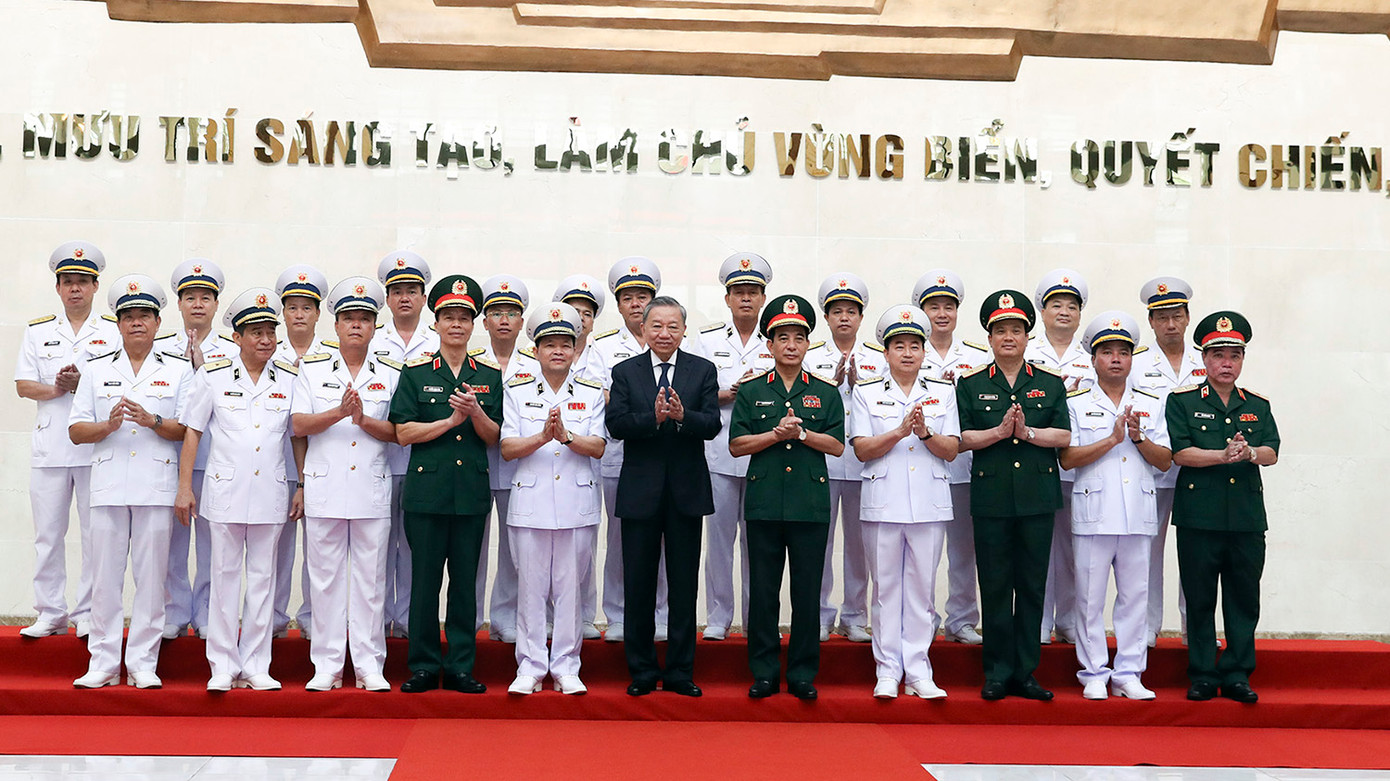 Chủ tịch nước Tô Lâm và các đại biểu chụp ảnh lưu niệm.