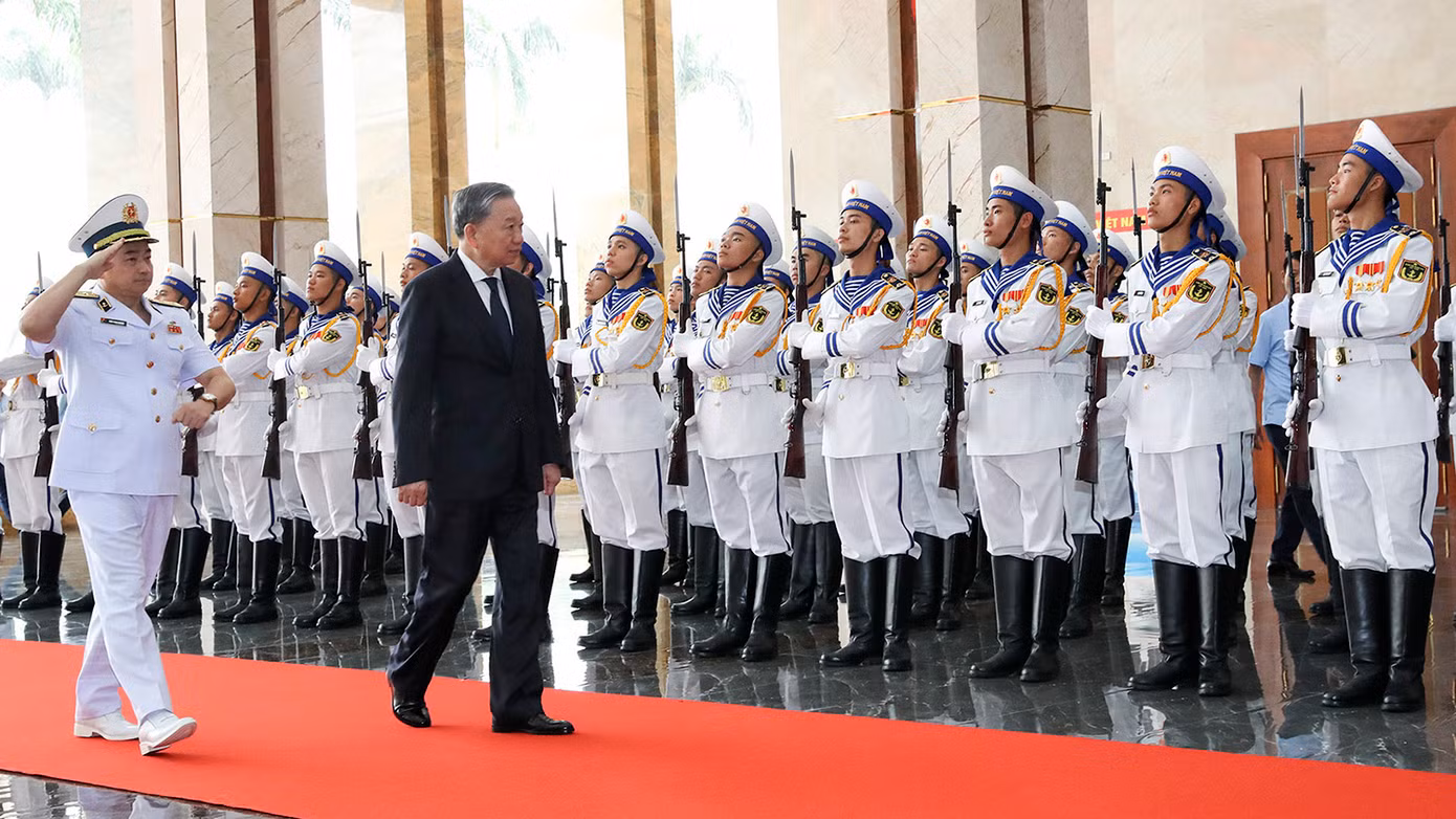 Chủ tịch nước Tô Lâm tới thăm và làm việc tại Quân chủng Hải quân Việt Nam, sáng 7/6 tại TP. Hải Phòng.