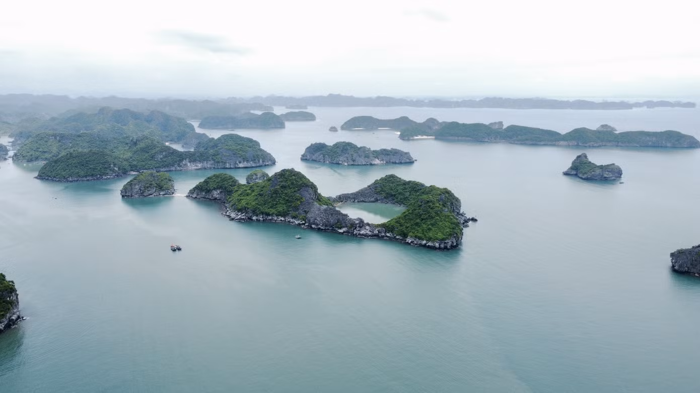 Vùng biển Cát Bà, thành phố Hải Phòng. Vùng biển Cát Bà, thành phố Hải Phòng.