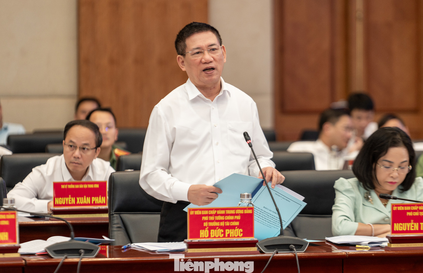 Phó Thủ tướng, Bộ trưởng Bộ Tài chính Hồ Đức Phớc giải đáp nhiều kiến nghị, đề xuất của TP Hải Phòng. Ảnh: Quốc Nam Phó Thủ tướng, Bộ trưởng Bộ Tài chính Hồ Đức Phớc giải đáp nhiều kiến nghị, đề xuất của TP Hải Phòng. Ảnh: Quốc Nam