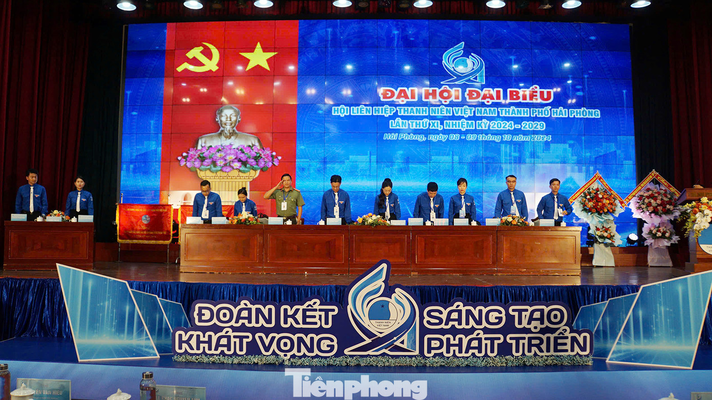 Đoàn Chủ tịch điều hành Đại hội Hội LHTN Việt Nam TP Hải Phòng khóa XI, nhiệm kỳ 2024-2029 diễn ra chiều 8/10. Ảnh: Nguyễn Hoàn Đoàn Chủ tịch điều hành Đại hội Hội LHTN Việt Nam TP Hải Phòng khóa XI, nhiệm kỳ 2024-2029 diễn ra chiều 8/10. Ảnh: Nguyễn Hoàn