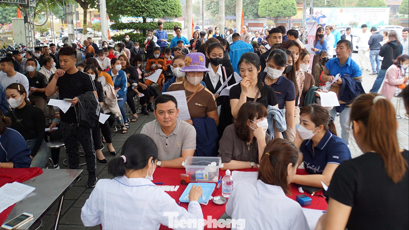 Ngày hội không chỉ thu hút các bạn trẻ, đoàn viên thanh niên mà còn thu hút rất nhiều cán bộ hưu trí, người lao động, công nhân... tham gia hiến máu tình nguyện.