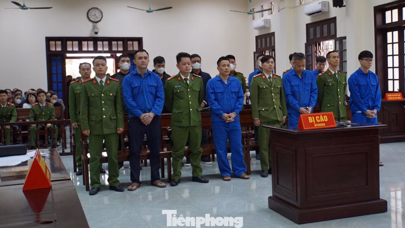Các bị cáo tại tòa. Các bị cáo tại tòa.