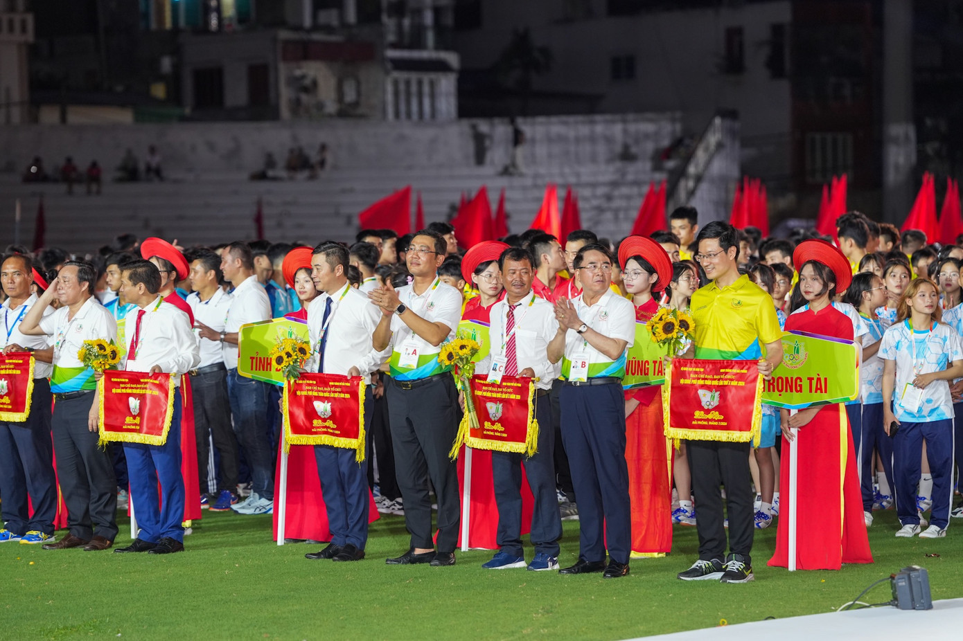 Các đoàn vận động viên đến từ 63 tỉnh thành trên cả nước tham dự lễ khai mạc. Các đoàn vận động viên đến từ 63 tỉnh thành trên cả nước tham dự lễ khai mạc.