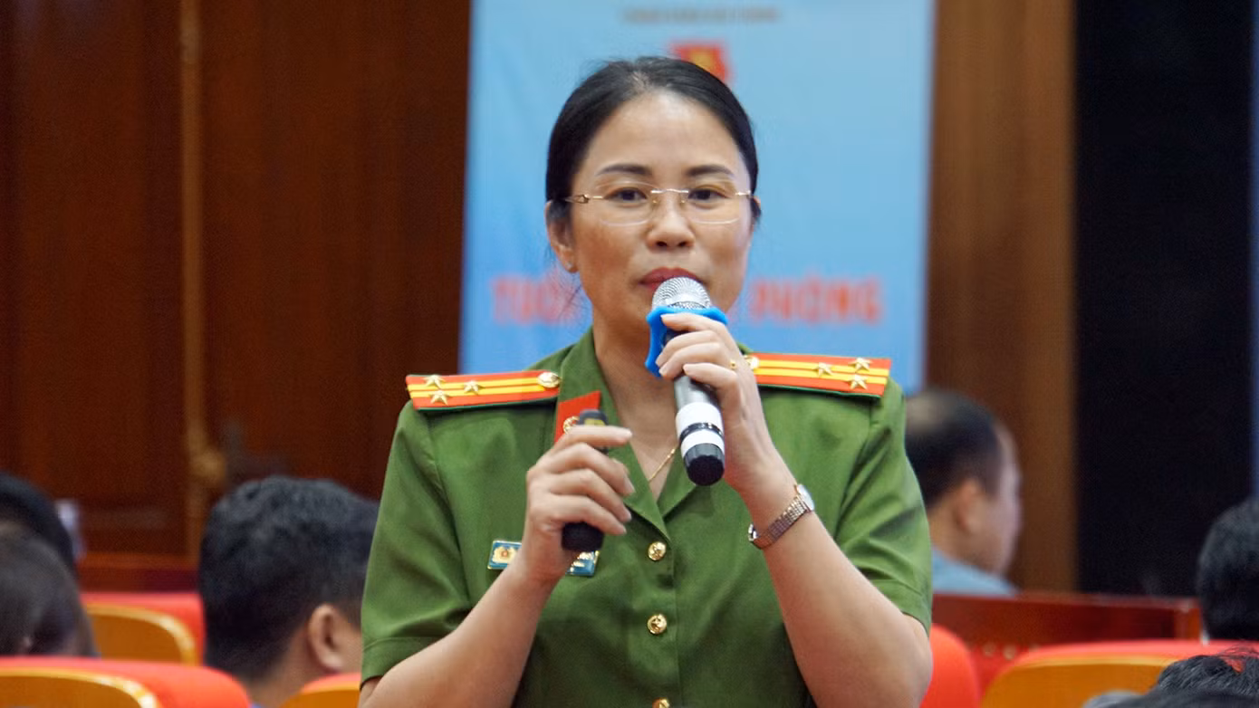 Thượng tá, tiến sĩ Dương Thị Thanh Huyền – Phó trưởng Phòng Tham mưu tổng hợp, Cục Cảnh sát điều tra tội phạm về ma túy (Bộ Công an) tập huấn cho cán bộ Đoàn Thanh niên về kiến thức pháp luật, kỹ năng tuyên truyền phòng, chống ma túy tại cơ sở. Thượng tá, tiến sĩ Dương Thị Thanh Huyền – Phó trưởng Phòng Tham mưu tổng hợp, Cục Cảnh sát điều tra tội phạm về ma túy (Bộ Công an) tập huấn cho cán bộ Đoàn Thanh niên về kiến thức pháp luật, kỹ năng tuyên truyền phòng, chống ma túy tại cơ sở.