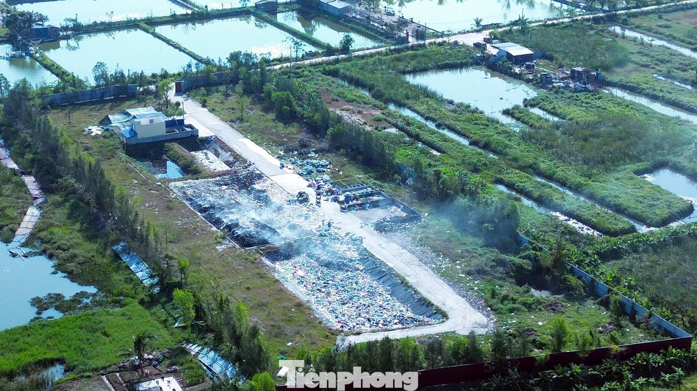 Bãi tập kết, phân loại, xử lý rác tại xã Tân Dân (huyện An Lão, TP Hải Phòng) liên tục bị đốt gây ô nhiễm môi trường.