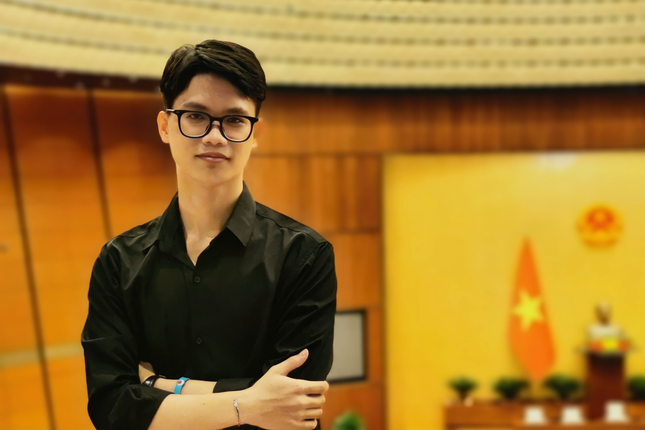 Nam sinh Đào Quốc Huy trong dịp tham gia Diễn đàn "Sáng kiến Chính sách của thanh niên Việt Nam năm 2023", tại Văn Phòng Quốc hội.