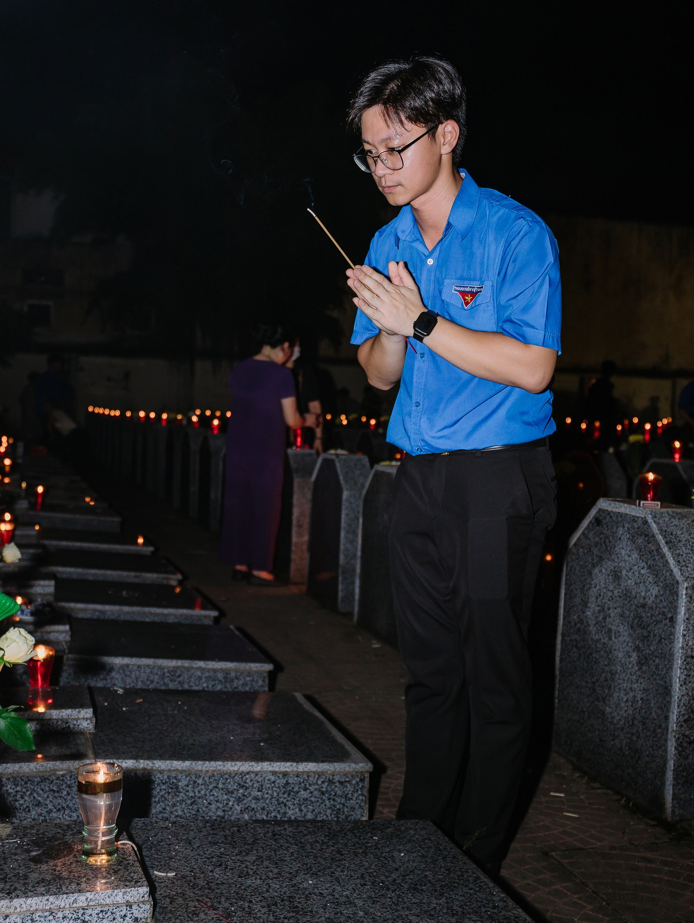 Các bạn trẻ Hải Phòng dâng hương, hoa, thắp nến tưởng nhớ, tri ân các Anh hùng liệt sĩ nhân dịp kỷ niệm 77 năm Ngày Thương binh liệt sĩ 27/7/1947-27/7/2024.