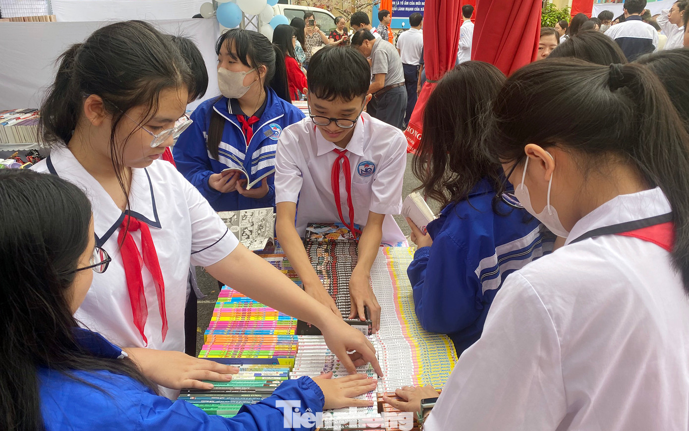 Ngày hội sách tại Hải Phòng diễn ra trong 3 ngày (từ 19-21/4) tại Trung tâm thông tin, triển lãm và điện ảnh thành phố với sự tham gia của 12 đơn vị.