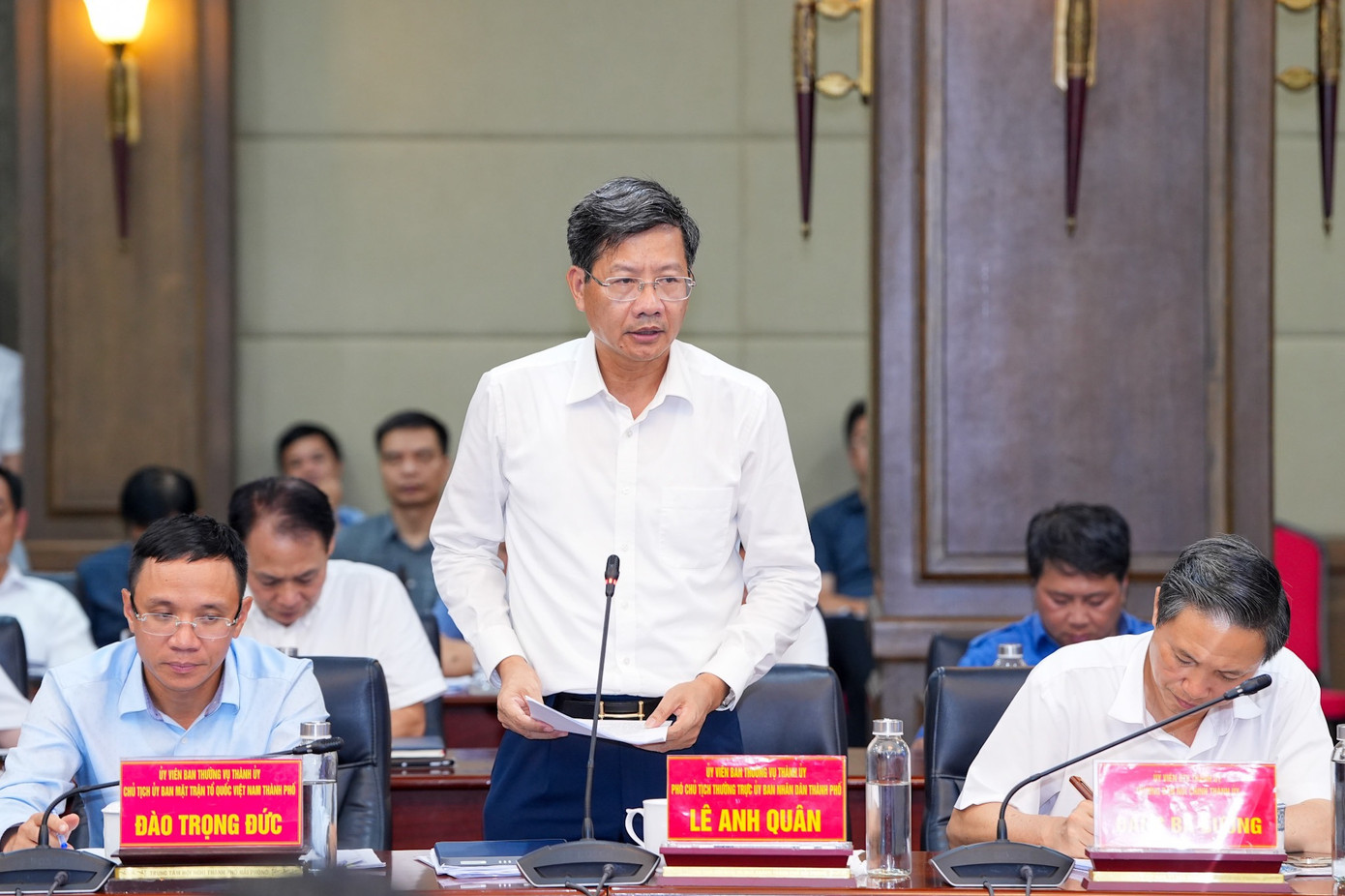 Ông Lê Anh Quân - Phó Chủ tịch Thường trực UBND TP Hải Phòng báo cáo thiệt hại sau bão số 3.