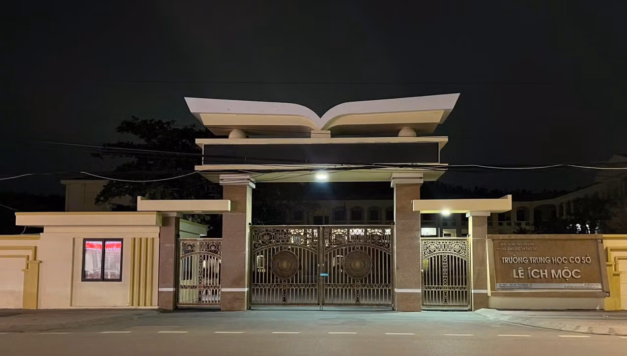 Cổng trường THCS Lê Ích Mộc, huyện Thủy Nguyên (TP Hải Phòng). Cổng trường THCS Lê Ích Mộc, huyện Thủy Nguyên (TP Hải Phòng).