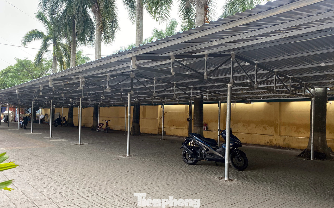 Nhà gửi xe Trường THPT Đồng Hòa (quận Kiến An, TP Hải Phòng).