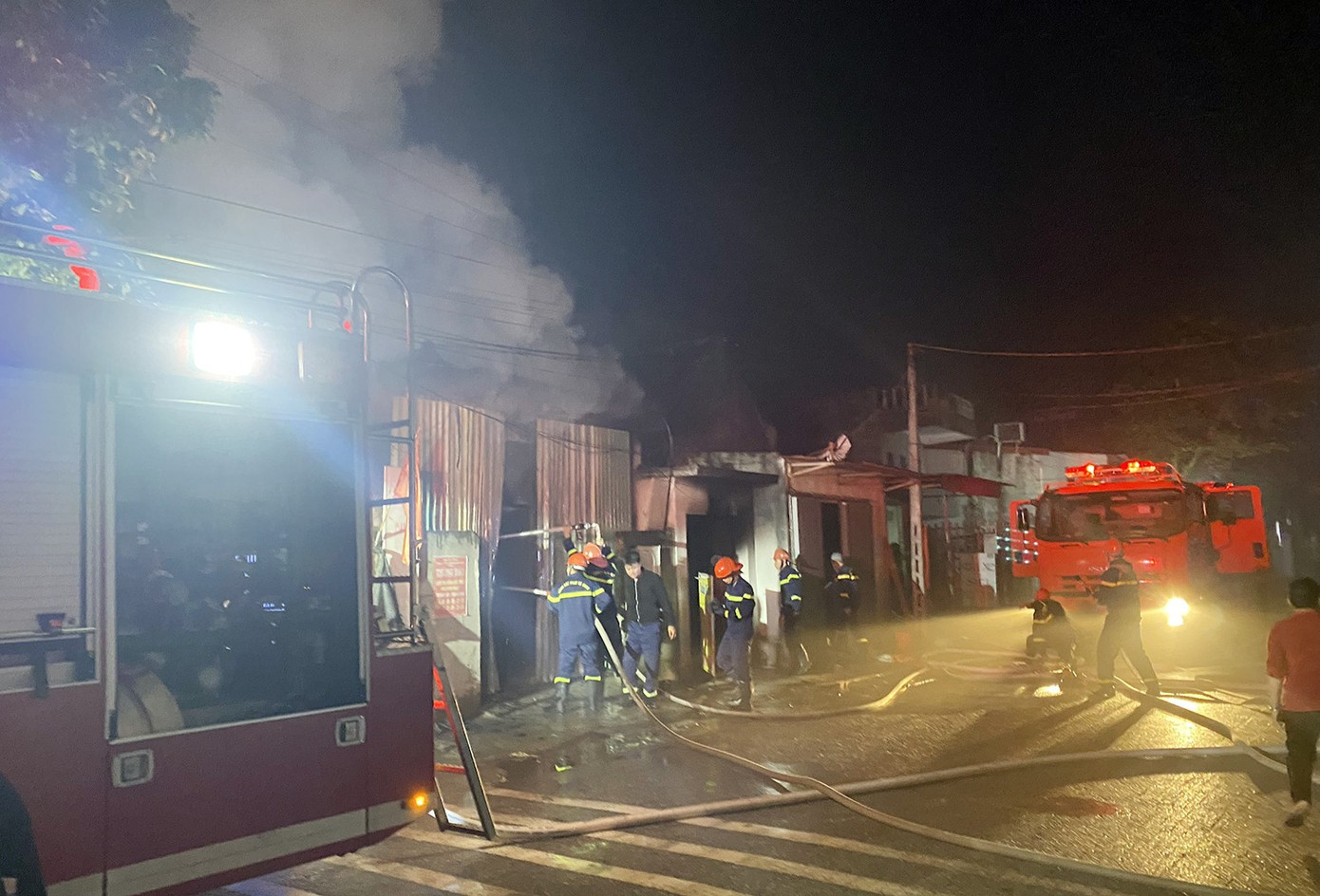 Hiện trường vụ hỏa hoạn khiến 3 mẹ con tử vong tại huyện Vĩnh Bảo.