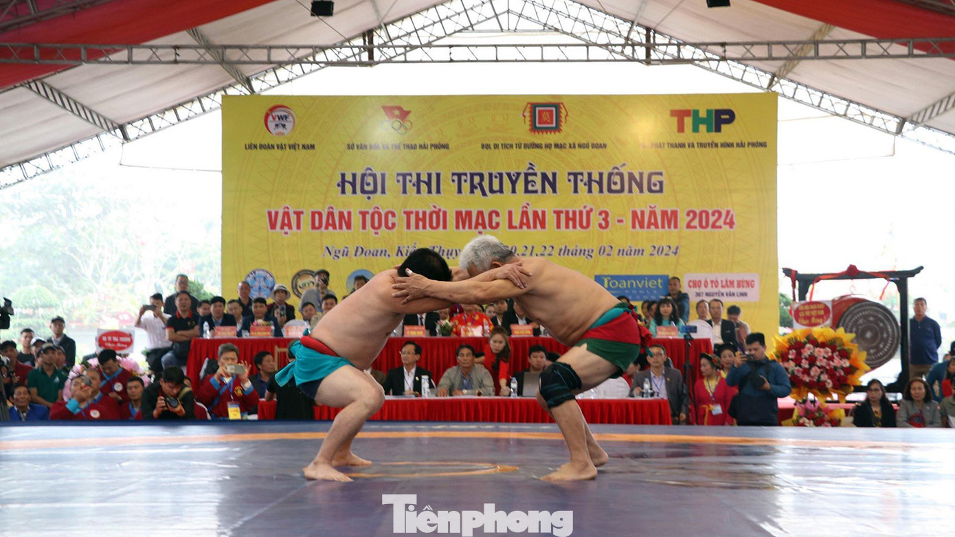 Trong ba ngày 20-22/2 (tức 11-13 Tháng Giêng Tết Giáp Thìn 2024), Hội thi truyền thống Vật dân tộc thời Mạc lần thứ 3 được tổ chức tại Đền thờ Vua triều Mạc, thuộc xã Ngũ Đoan (huyện Kiến Thụy, TP Hải Phòng) theo Luật Vật dân tộc. Trước khi khai hội, Ban Tổ chức mô phỏng hoạt cảnh "Keo vật thiên mệnh" do các nghệ sĩ biểu diễn, gợi nhớ thời khắc lịch sử khi trống kinh thành và loa triều đình xướng tên đô vật Mạc Đăng Dung chiến thắng, trở thành Võ Trạng Nguyên. Sau đó, 2 lão đô có kỹ thuật điêu luyện, tham gia nhiều giải và có thành tích tham gia "Keo vật thờ" mô phỏng, giới thiệu thể lệ môn vật dân tộc. Trong ba ngày 20-22/2 (tức 11-13 Tháng Giêng Tết Giáp Thìn 2024), Hội thi truyền thống Vật dân tộc thời Mạc lần thứ 3 được tổ chức tại Đền thờ Vua triều Mạc, thuộc xã Ngũ Đoan (huyện Kiến Thụy, TP Hải Phòng) theo Luật Vật dân tộc. Trước khi khai hội, Ban Tổ chức mô phỏng hoạt cảnh "Keo vật thiên mệnh" do các nghệ sĩ biểu diễn, gợi nhớ thời khắc lịch sử khi trống kinh thành và loa triều đình xướng tên đô vật Mạc Đăng Dung chiến thắng, trở thành Võ Trạng Nguyên. Sau đó, 2 lão đô có kỹ thuật điêu luyện, tham gia nhiều giải và có thành tích tham gia "Keo vật thờ" mô phỏng, giới thiệu thể lệ môn vật dân tộc.