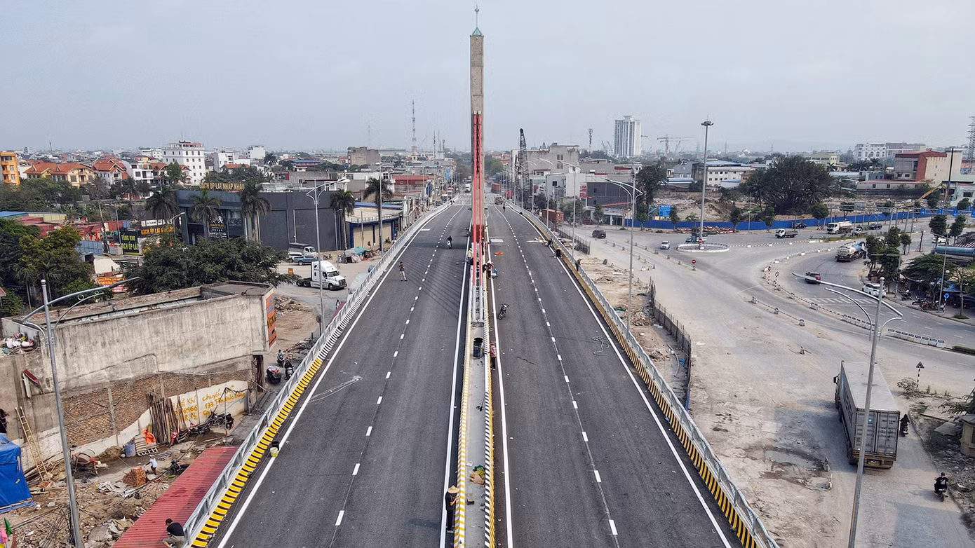 Dự án Đầu tư xây dựng nút giao khác mức tại ngã tư Tôn Đức Thắng - Máng Nước - Quốc lộ 5 (huyện An Dương) được khởi công tháng 1/2023 với tổng mức đầu tư 688 tỷ đồng. Dự án có hạng mục cầu vượt dài 787m dọc Quốc lộ 5 đã hoàn thành và thông xe. Còn vòng xuyến có 4 nhánh đường gom 2 bên cầu vẫn đang được các đơn vị nhà thầu thi công hoàn thiện.
