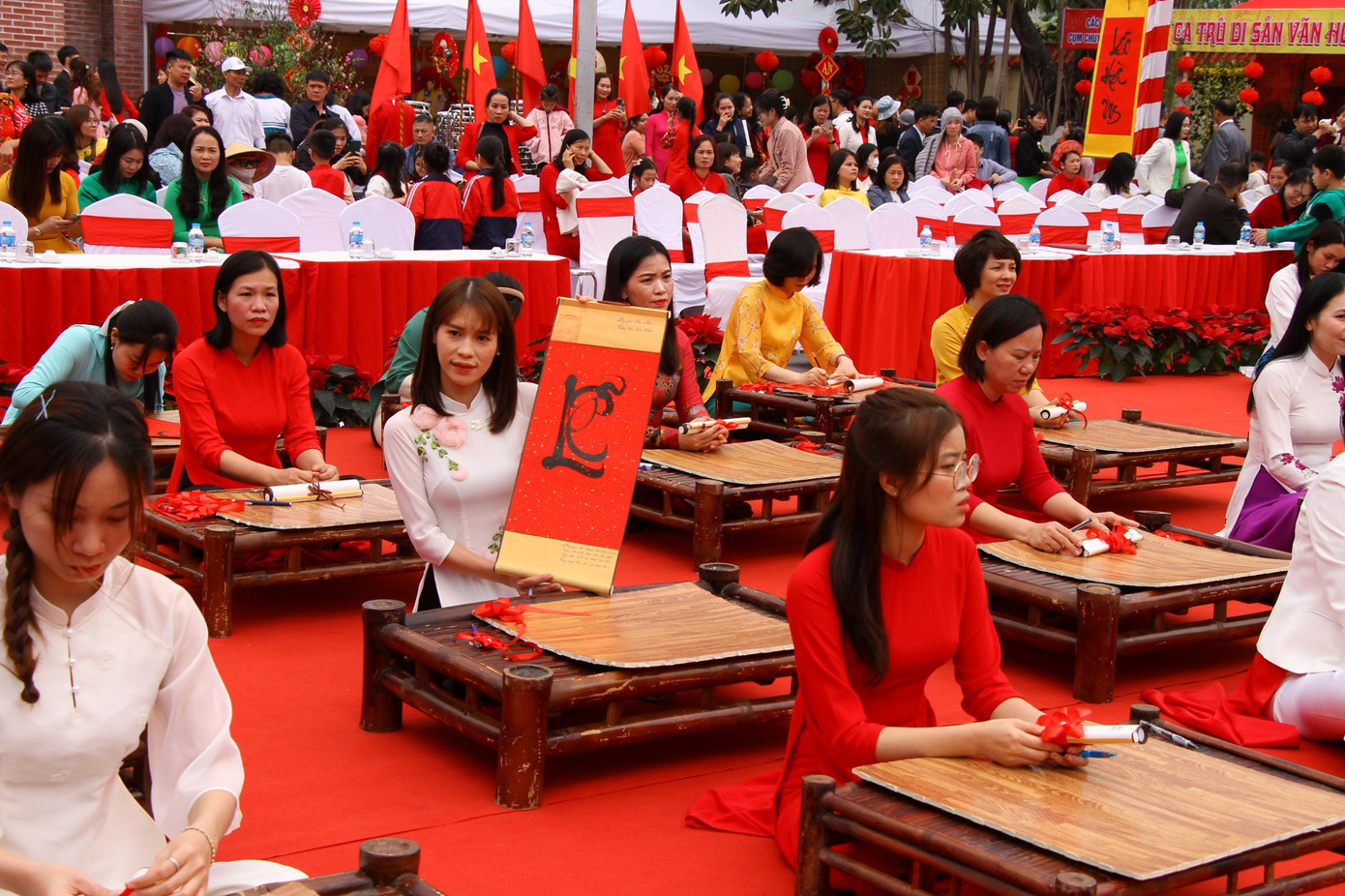 Cũng trong khuôn khổ lễ hội, huyện Thủy Nguyên tổ chức Hội thi viết thư pháp bằng chữ quốc ngữ dành cho giáo viên và học sinh. Cuộc thi sẽ diễn ra vòng sơ loại, vòng chung kết kéo dài từ mùng 8 đến rằm tháng Giêng.