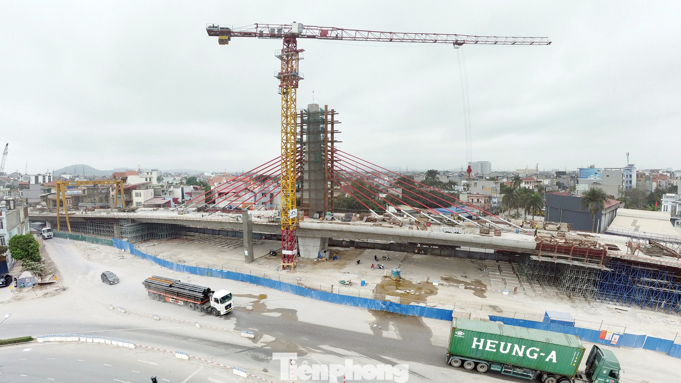 Dự án đầu tư xây dựng nút giao khác mức (nút giao thông có cầu vượt) tại ngã 4 đường Tôn Đức Thắng - Máng Nước - QL5, thuộc địa phận huyện An Dương (thành phố Hải Phòng) được khởi công từ tháng 1/2023, với tổng mức đầu tư hơn 688 tỷ đồng.