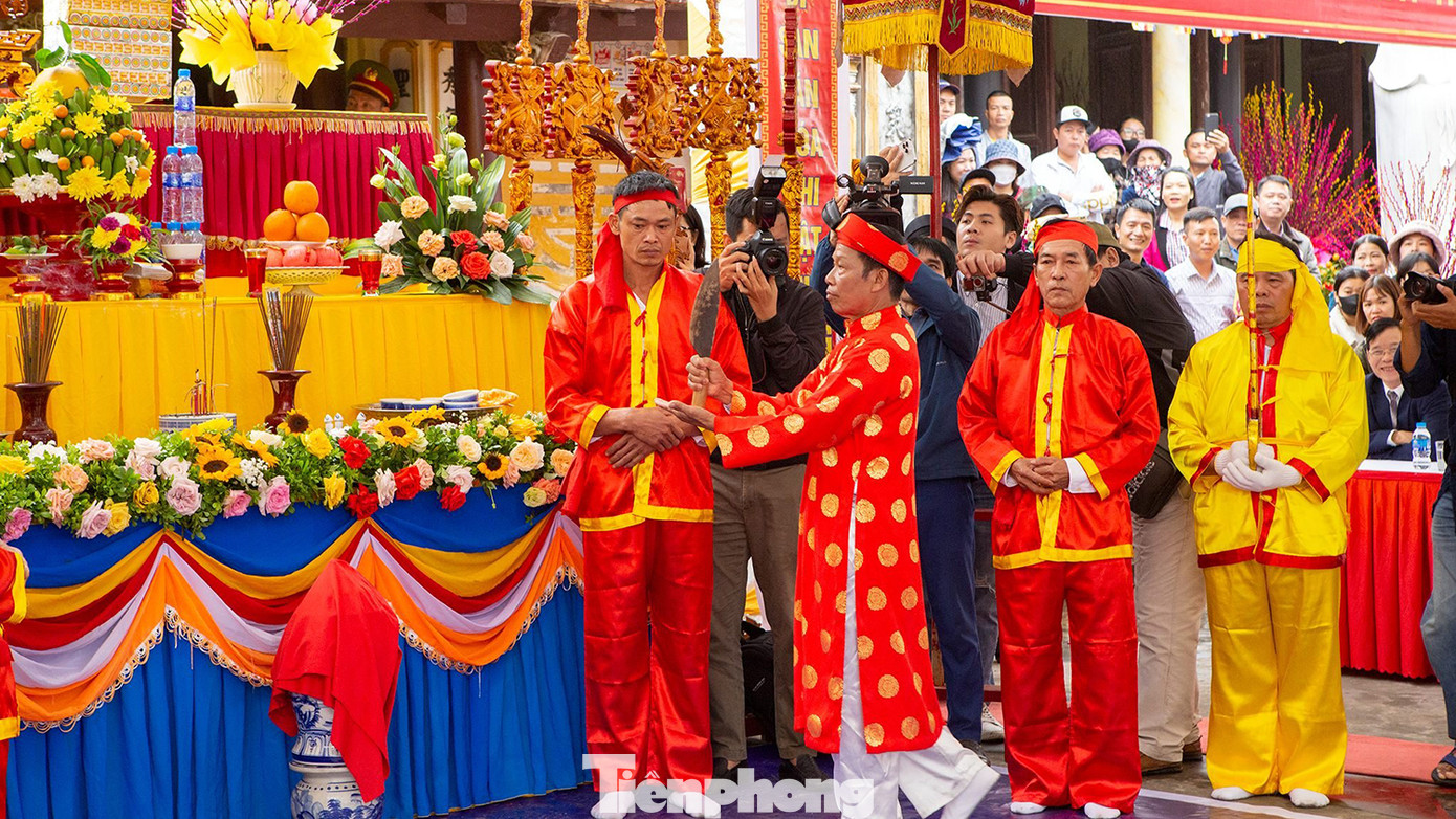 Lễ hội Minh Thề có truyền thống lịch sử hơn 500 năm, những lời hịch văn Minh Thề ngắn gọn, súc tích nhưng đã nêu bật được giá trị đạo đức, sự chính trực, liêm khiết và mang thông điệp hợp lòng dân nên được người dân thôn Hòa Liễu, xã Thuận Thiên (huyện Kiến Thụy, thành phố Hải Phòng) gìn giữ cho đến ngày nay. Lễ hội Minh Thề có truyền thống lịch sử hơn 500 năm, những lời hịch văn Minh Thề ngắn gọn, súc tích nhưng đã nêu bật được giá trị đạo đức, sự chính trực, liêm khiết và mang thông điệp hợp lòng dân nên được người dân thôn Hòa Liễu, xã Thuận Thiên (huyện Kiến Thụy, thành phố Hải Phòng) gìn giữ cho đến ngày nay.