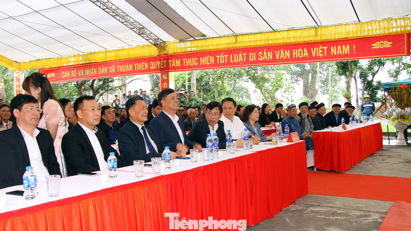 Khác với mọi năm, năm nay Lễ hội Minh Thề có đại diện lãnh đạo thành phố, lãnh đạo huyện Kiến Thụy về dự xem lễ hội. Khác với mọi năm, năm nay Lễ hội Minh Thề có đại diện lãnh đạo thành phố, lãnh đạo huyện Kiến Thụy về dự xem lễ hội.