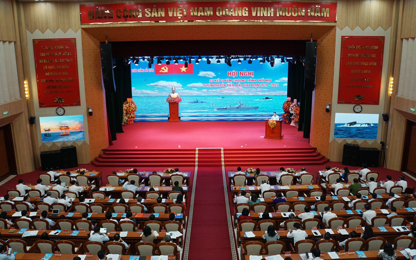 Toàn cảnh Hội nghị sơ kết 5 năm chương trình phối hợp tuyên truyền biển, đảo giai đoạn 2019-2024 tại Quân chủng Hải quân, sáng 19/7.