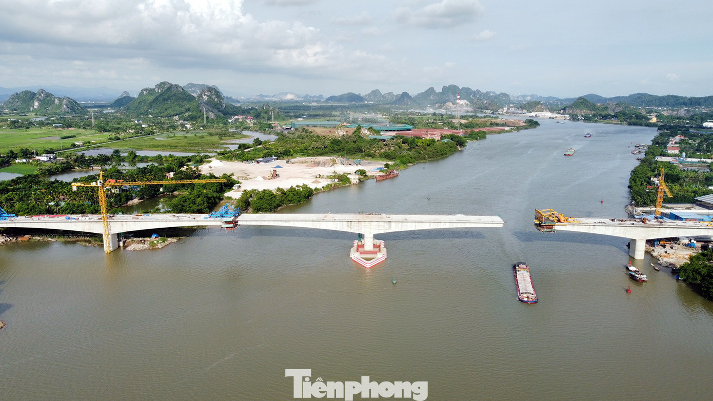 Dự án đầu tư xây dựng cầu Lại Xuân và cải tạo, mở rộng đường tỉnh 352 được UBND thành phố Hải Phòng khởi công ngày 2/2/2023, có tổng mức đầu tư hơn 1.334 tỷ đồng từ ngân sách địa phương.