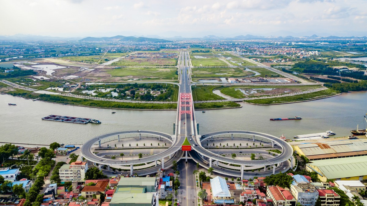 Cầu Hoàng Văn Thụ nối trung tâm thành phố Hải Phòng với KĐT mới Bắc Sông Cấm. Ảnh: Lộc Liên Cầu Hoàng Văn Thụ nối trung tâm thành phố Hải Phòng với KĐT mới Bắc Sông Cấm. Ảnh: Lộc Liên