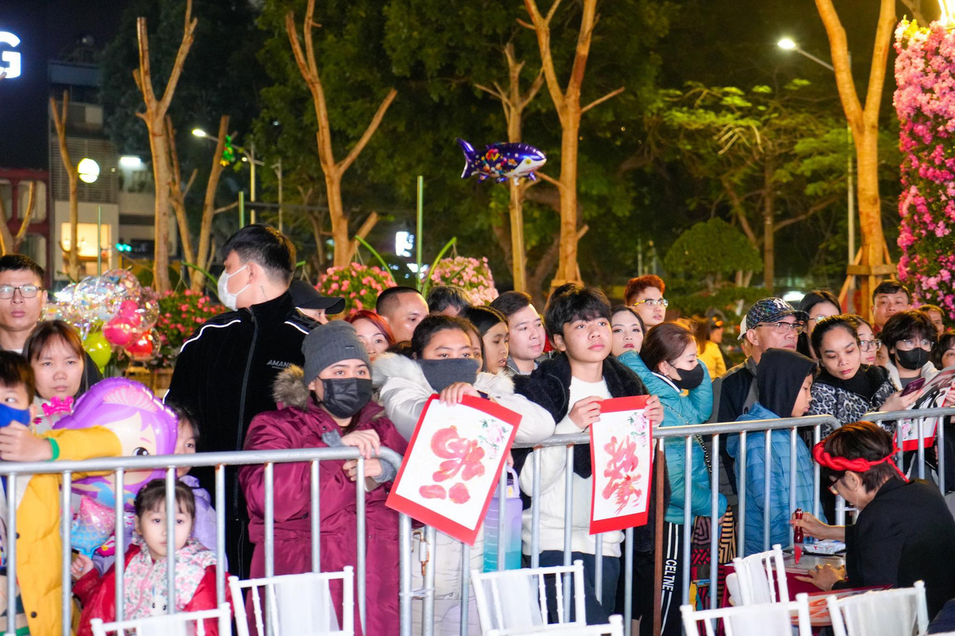 Pháo hoa rực sáng trên bầu trời chào năm mới Giáp Thìn 2024 ảnh 164 Pháo hoa rực sáng trên bầu trời chào năm mới Giáp Thìn 2024 ảnh 164