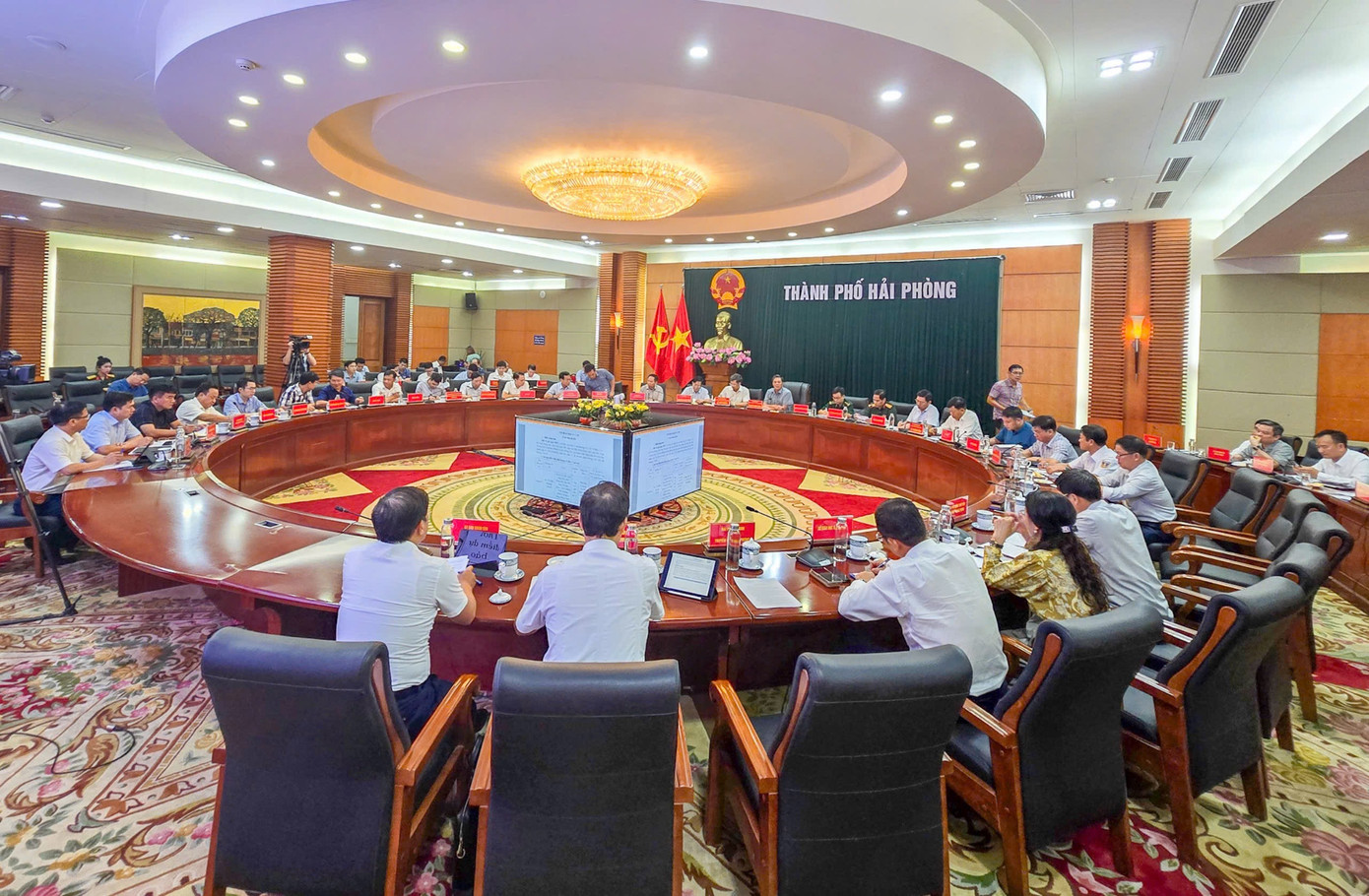 UBND TP Hải Phòng họp khẩn cấp bàn phương án ứng phó với cơn bão số 3. UBND TP Hải Phòng họp khẩn cấp bàn phương án ứng phó với cơn bão số 3.