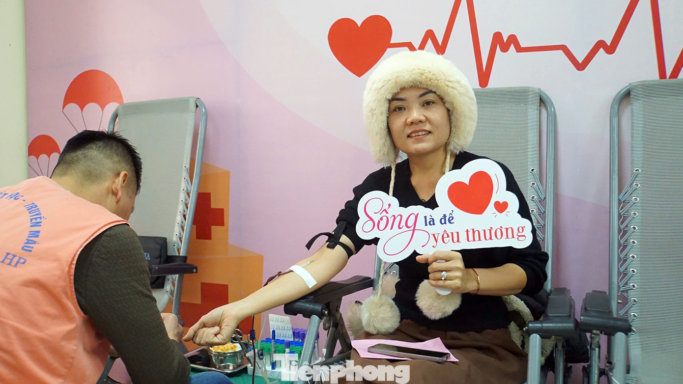 Trong buổi sáng 26/12, có khoảng 20 giảng viên, nhân viên Trường Đại học Hàng hải Việt Nam đã tới đăng ký hiến máu cùng các bạn trẻ, sinh viên.