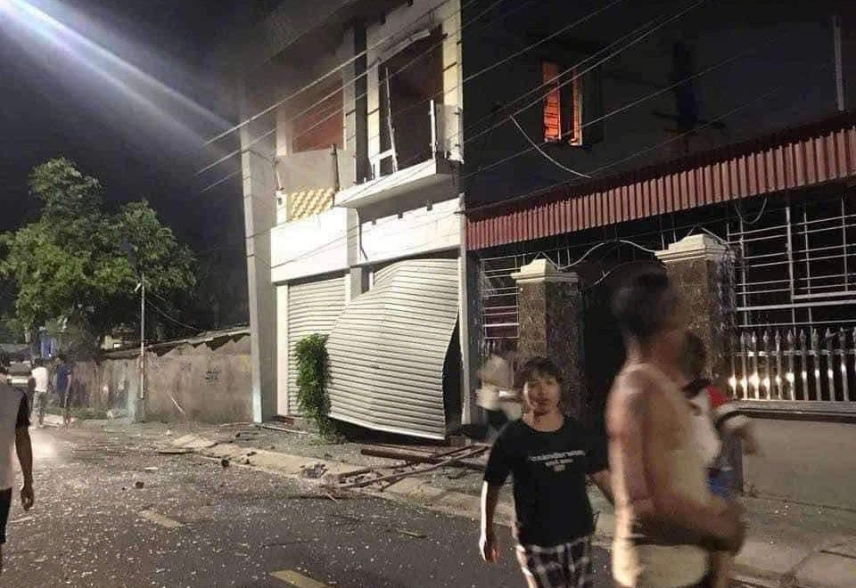 Hiện trường vụ cháy nổ tại huyện Kiến Thụy (thành phố Hải Phòng) tối 16/11. Hiện trường vụ cháy nổ tại huyện Kiến Thụy (thành phố Hải Phòng) tối 16/11.