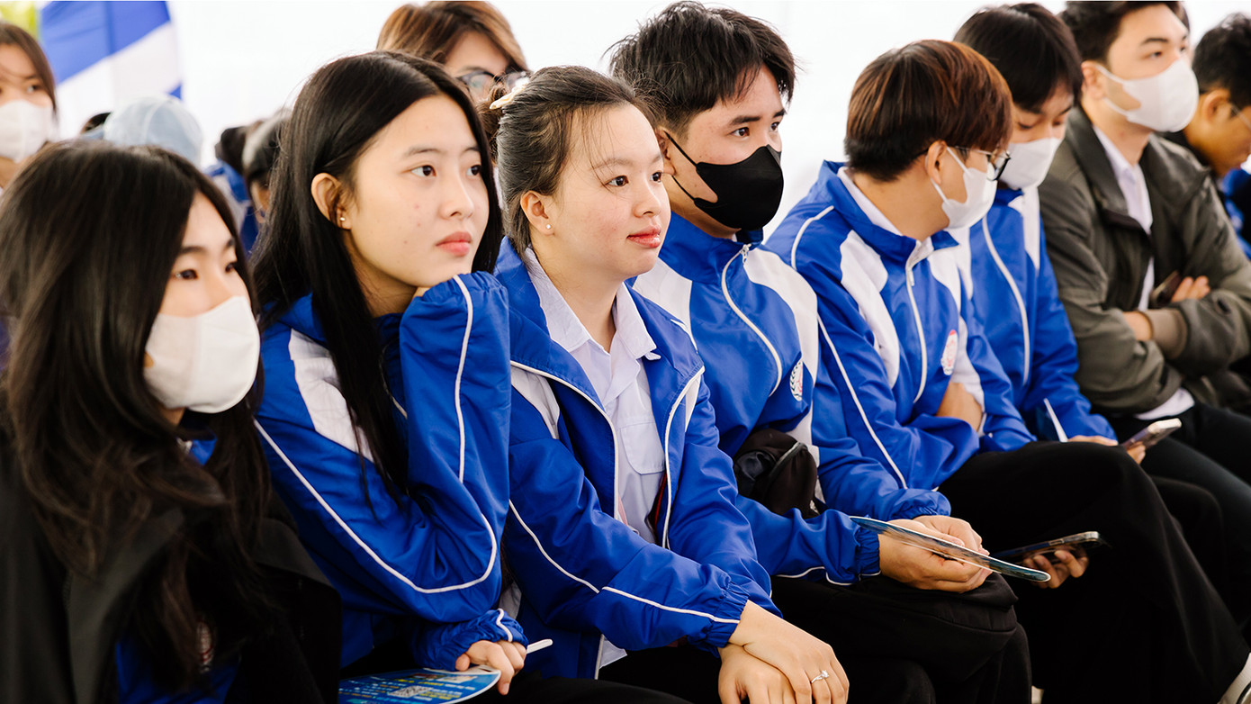 Hơn 700 sinh viên năm cuối các trường đại học, cao đẳng, dạy nghề tham gia ngày hội việc làm.