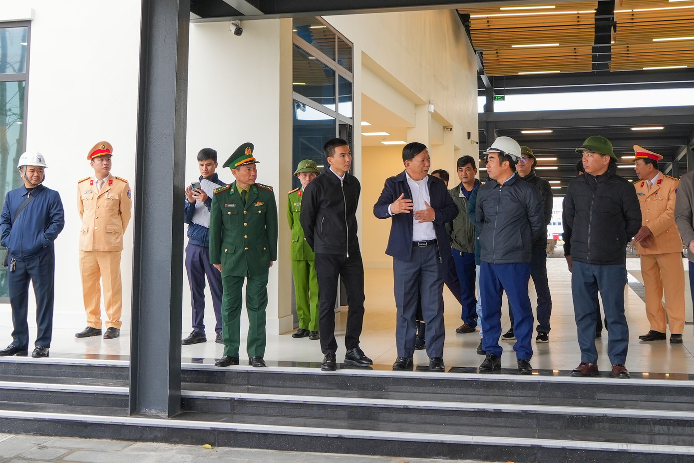 Ông Nguyễn Đức Thọ và đoàn công tác kiểm tra công tác chuẩn bị vận hành bến phà Đồng Bài, thay thế bến phà Gót. Ông Nguyễn Đức Thọ và đoàn công tác kiểm tra công tác chuẩn bị vận hành bến phà Đồng Bài, thay thế bến phà Gót.