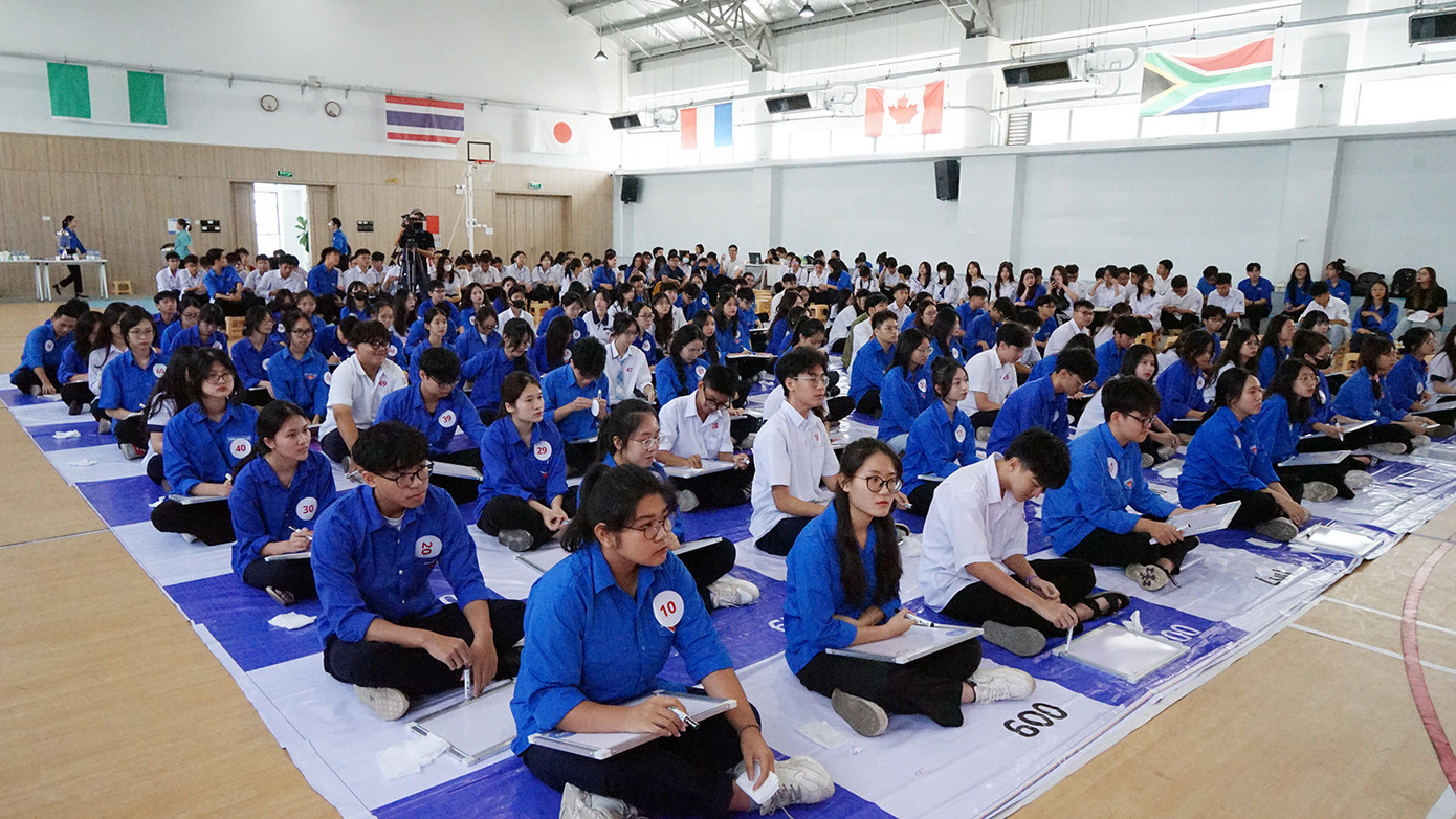 Hàng trăm đoàn viên thanh niên, học sinh tham gia chương trình "Rung chuông vàng" tìm hiểu kiến thức pháp luật về phòng, chống ma túy. Hàng trăm đoàn viên thanh niên, học sinh tham gia chương trình "Rung chuông vàng" tìm hiểu kiến thức pháp luật về phòng, chống ma túy.