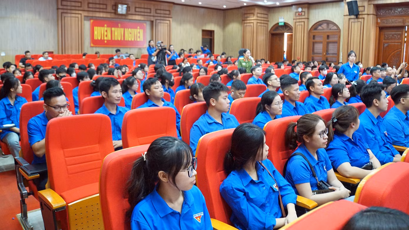 Hàng trăm cán bộ Đoàn, đoàn viên thanh niên TP Hải Phòng tham gia tập huấn. Hàng trăm cán bộ Đoàn, đoàn viên thanh niên TP Hải Phòng tham gia tập huấn.