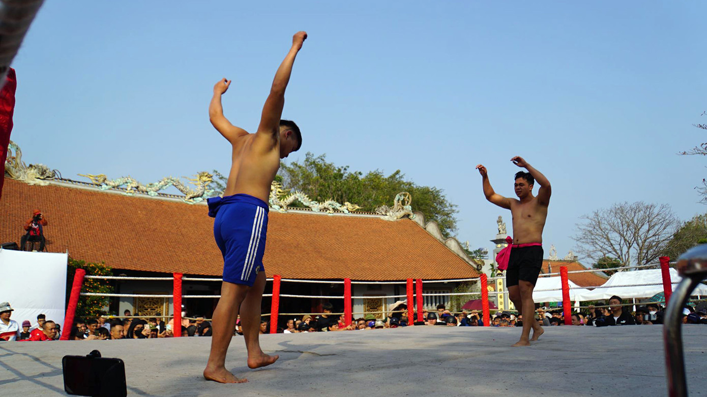 Ban tổ chức lễ hội phân thành 2 nhánh thi đấu dành cho đô vật chuyên nghiệp đến từ các tỉnh (Bắc Ninh, Ninh Bình, Hải Phòng) và các đô vật chuyên nghiệp, bán chuyên, nghiệp dư tại các quận huyện trên địa bàn thành phố. Ban tổ chức lễ hội phân thành 2 nhánh thi đấu dành cho đô vật chuyên nghiệp đến từ các tỉnh (Bắc Ninh, Ninh Bình, Hải Phòng) và các đô vật chuyên nghiệp, bán chuyên, nghiệp dư tại các quận huyện trên địa bàn thành phố.