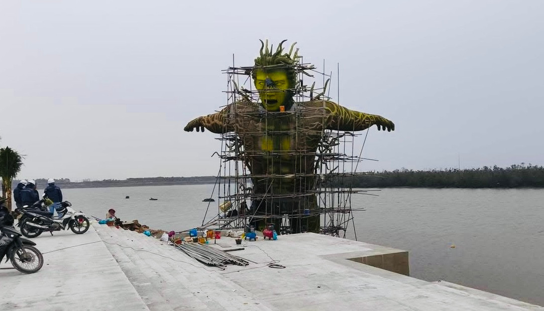 Tượng nam trong khu du lịch quốc tế Đồi Rồng. Tượng nam trong khu du lịch quốc tế Đồi Rồng.