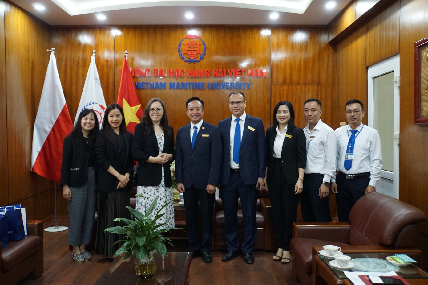 Ban giám hiệu Trường Đại học Hàng hải Việt Nam gặp gỡ, làm việc với đoàn Đại sứ quán Cộng hòa Ba Lan. Ban giám hiệu Trường Đại học Hàng hải Việt Nam gặp gỡ, làm việc với đoàn Đại sứ quán Cộng hòa Ba Lan.