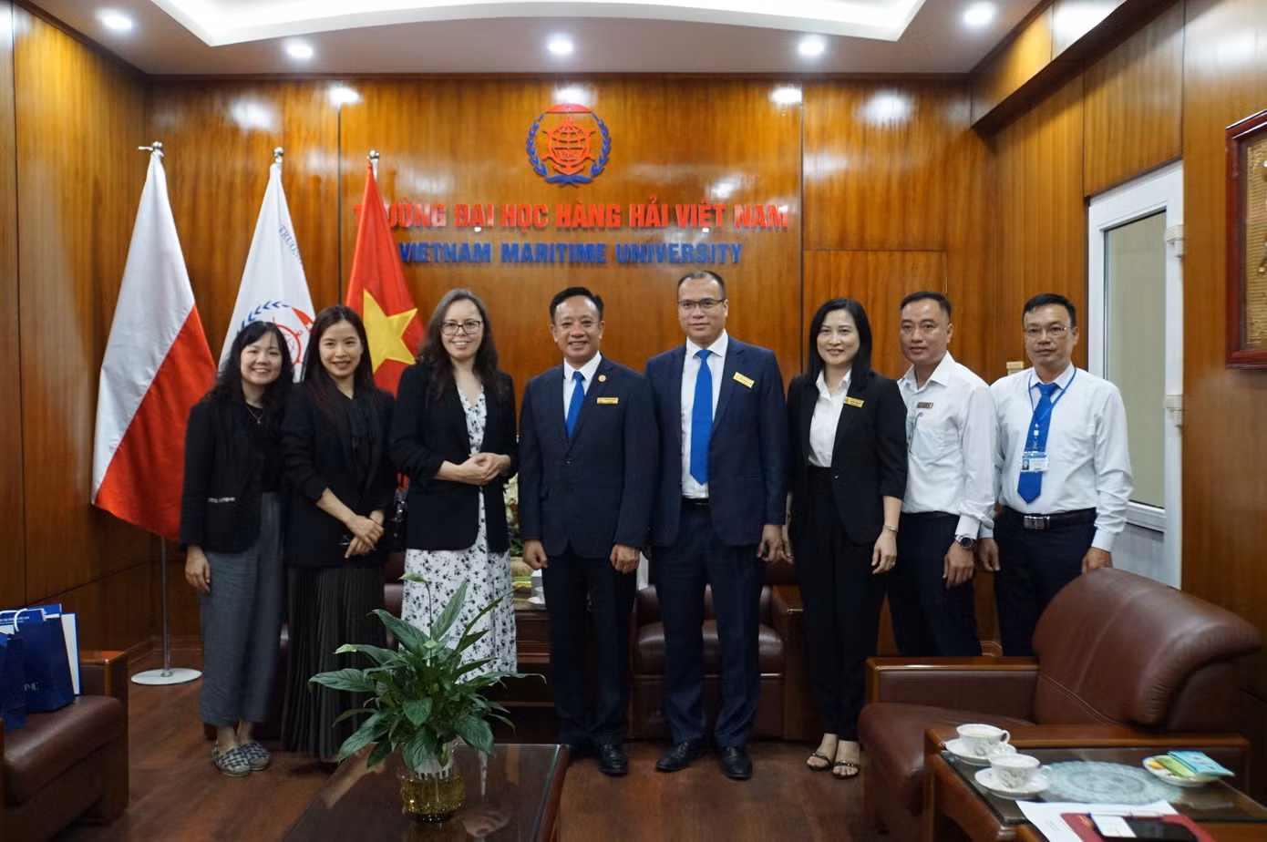 Ban giám hiệu Trường Đại học Hàng hải Việt Nam gặp gỡ, làm việc với đoàn Đại sứ quán Cộng hòa Ba Lan.