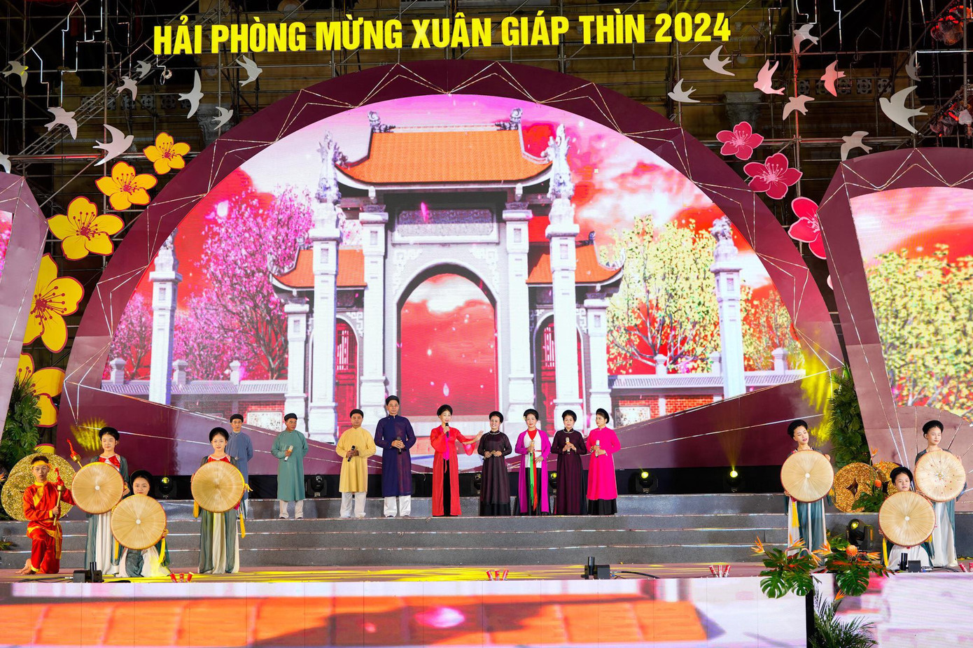 Pháo hoa rực sáng trên bầu trời chào năm mới Giáp Thìn 2024 ảnh 162 Pháo hoa rực sáng trên bầu trời chào năm mới Giáp Thìn 2024 ảnh 162