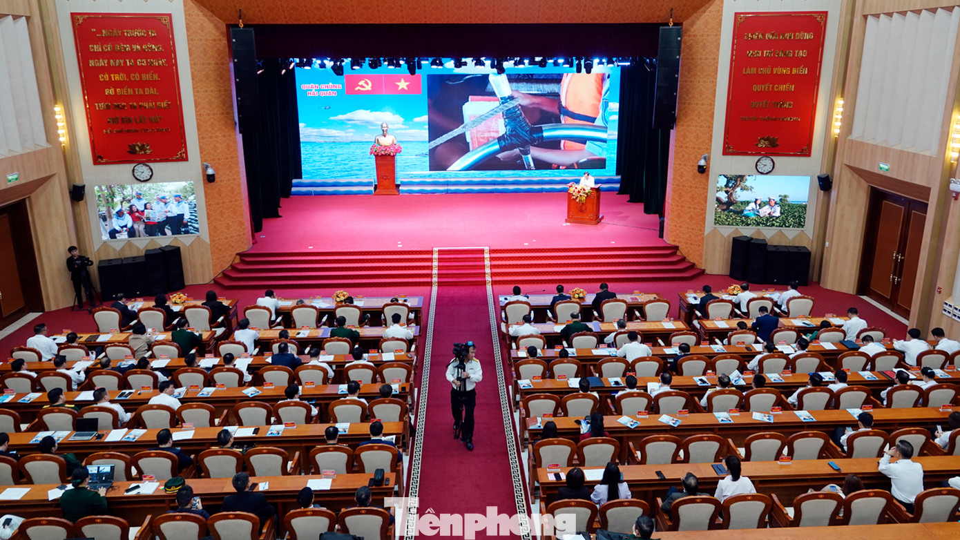 Toàn cảnh hội nghị gặp gỡ các cơ quan thông tấn báo chí tại Quân chủng Hải quân, TP Hải Phòng. Toàn cảnh hội nghị gặp gỡ các cơ quan thông tấn báo chí tại Quân chủng Hải quân, TP Hải Phòng.