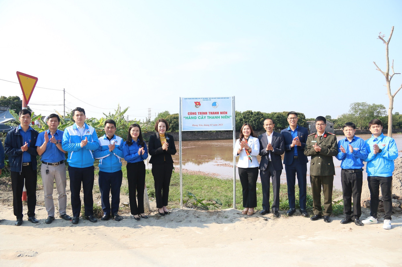 Thanh niên Hưng Yên tích cực thực hiện cuộc vận động “Xây dựng nông thôn mới và đô thị văn minh” với hơn 1.500 công trình, phần việc.