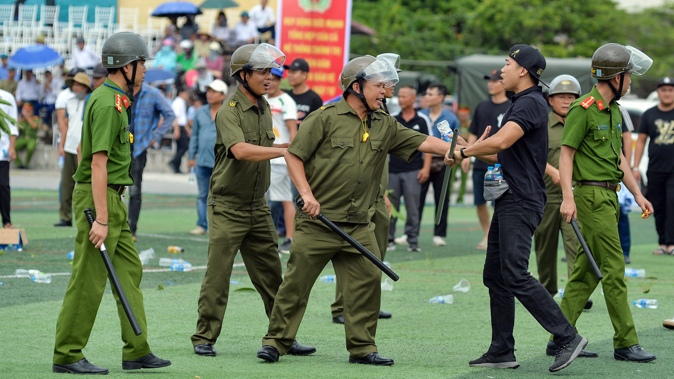 Trong buổi lễ ra mắt, gần 400 cán bộ chiến sỹ các đội nghiệp vụ, công an viên, lực lượng an ninh cơ sở tại huyện An Dương (Hải Phòng) tiến hành diễn tập, diễu hành, biểu dương lực lượng, xử lý 3 tình huống tham gia nhiệm vụ bảo vệ ANTT ở cơ sở.
