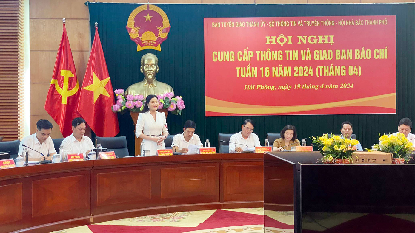 Bà Trần Thị Hoàng Mai - Giám đốc Sở Văn hóa Thể thao Hải Phòng thông tin về Lễ hội Hoa Phượng Đỏ 2024.