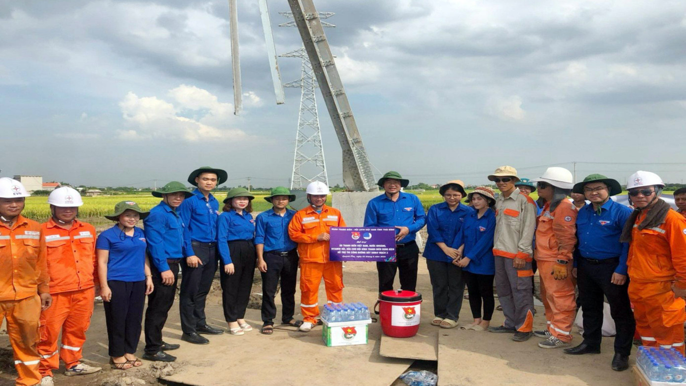 Đoàn viên thanh niên tỉnh Thái Bình tham gia hỗ trợ thi công đường dây 500KV mạch 3, đoạn qua địa phận tỉnh. Đoàn viên thanh niên tỉnh Thái Bình tham gia hỗ trợ thi công đường dây 500KV mạch 3, đoạn qua địa phận tỉnh.